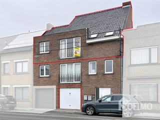 APPARTEMENT MET GARAGE EN TUIN, DICHTBIJ INVALSWEGEN TE IEPERHET APPARTEMENT BEVINDT ZICH OP DE 2DE VERDIEPING EN IS INGEDEELD ALS VOLGT: - INKOMHAL-...