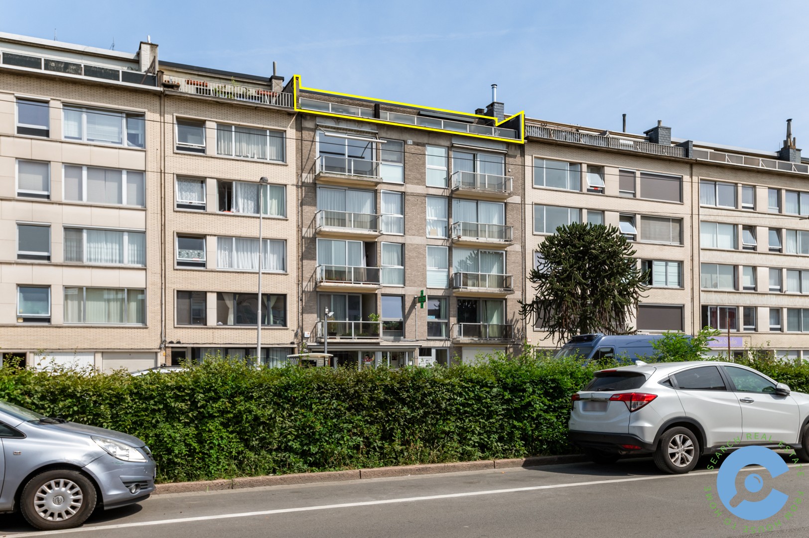 Op te frissen appartement met unieke buitenruimtes in hartje Deurne - foto 1