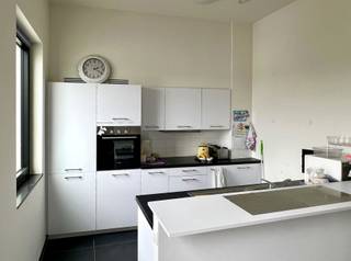 Agréable appartement au 3ème étage avec hall d'entrée spacieux; WC séparé; living lumineux avec cuisine ouverte équipée de évier, plaque de...