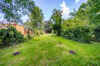 Sous option! PLUS DE VISITE POSSIBLE!Dans le charmant hameau de Petit-Hallet (entité de Hannut), cette maison en pierre du pays, 3 façades, attend...