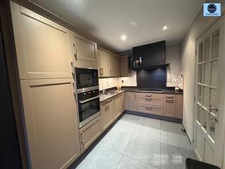 MAISON TRÈS CONFORTABLE AVEC GRAND JARDIN À VENDREPrix indicatif : 315.000 euros Maison très confortable avec grand jardin et parking pour 5...