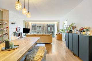 Indeling: - ruime inkomhal met ingemaakte vestiairekast - apart toilet - ruime woonkamer - volledig uitgeruste keuken - slaapkamer 1 - slaapkamer 2...