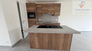 Ontdek dit prachtig nieuwbouwappartement van 70 m², ideaal gelegen in het centrum van Aalst. Het bevindt zich op de tweede verdieping van dit...