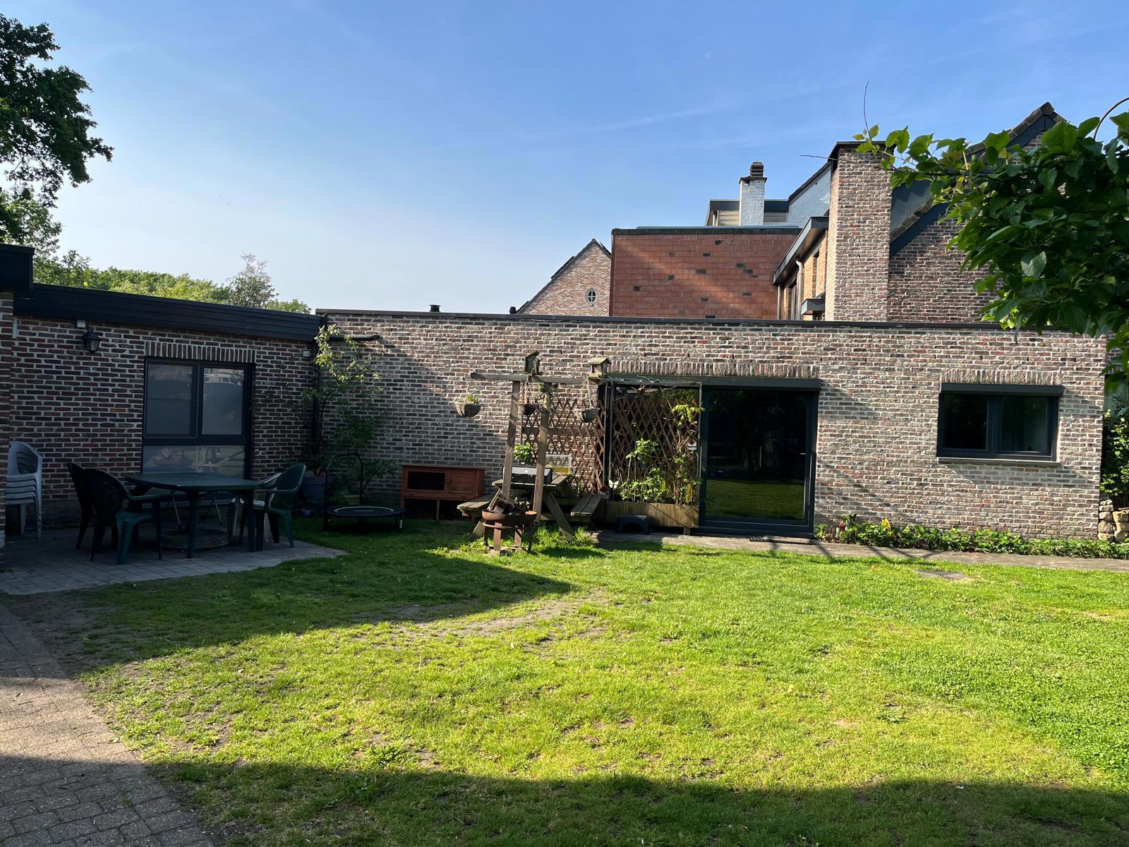 Instapklare halfopen bebouwing met gunstig EPC te Hove - foto 2