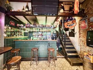 Gelegen in het hart van Antwerpen, op de levendige Paardenmarkt, vindt u dit karaktervolle handelshuis met een totale oppervlakte van ca. 135 m²...