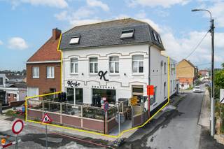 Ontdek deze unieke opportuniteit in Middelkerke! Dit karaktervolle handelspand met woonst, daterend uit 1918, combineert de charme van het...