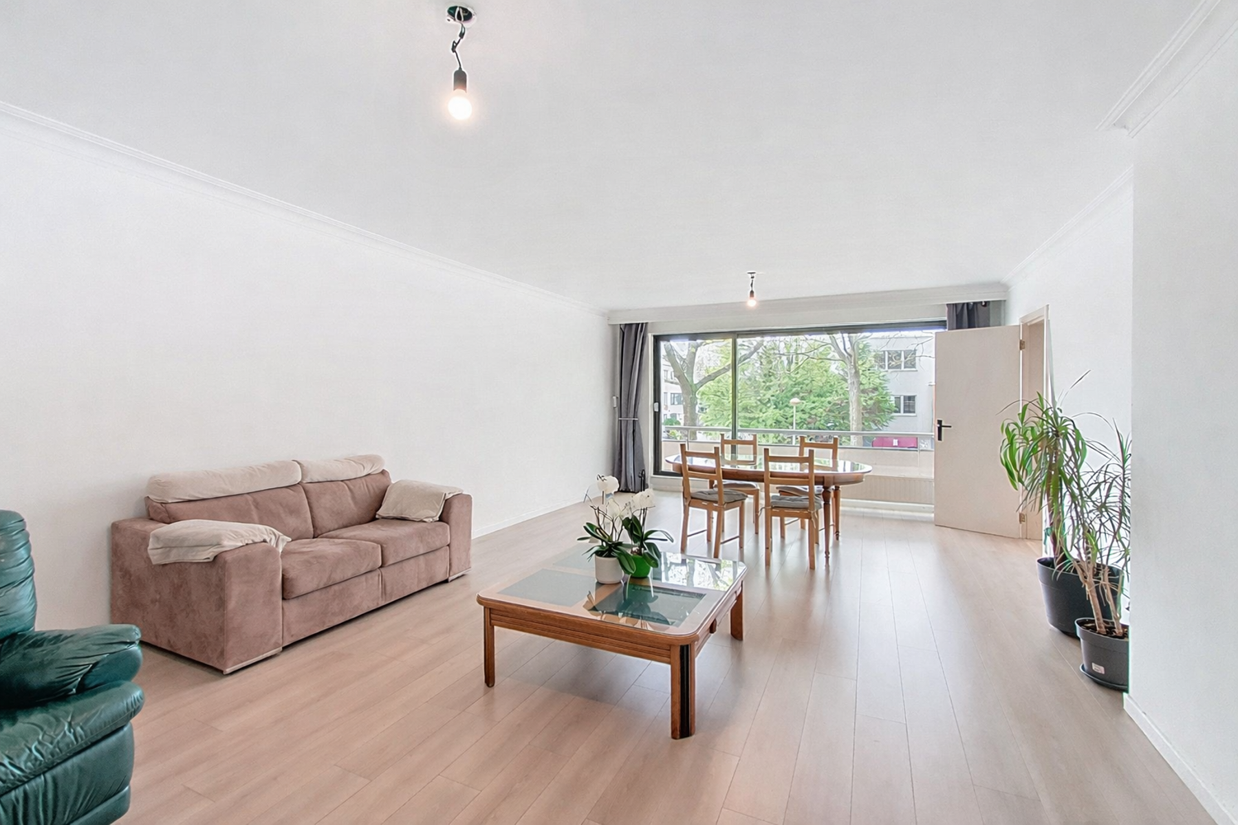 RUIM APPARTEMENT MET PRIVATE TUIN IN MORTSEL - foto 3