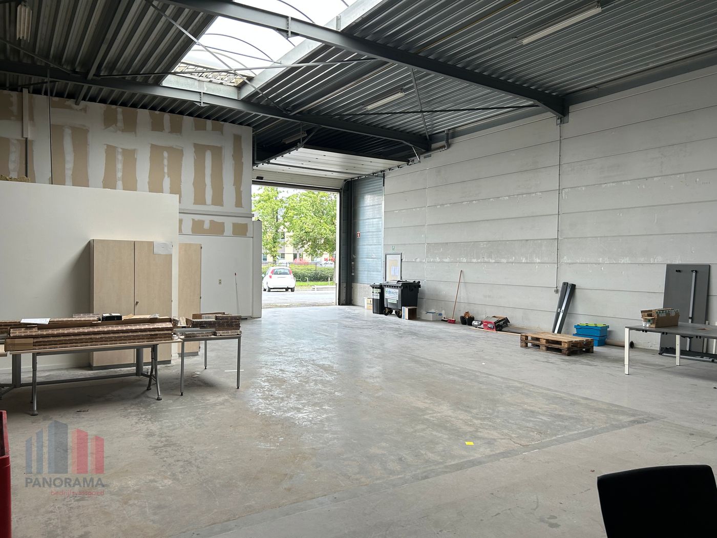 FUNCTIONEEL MAGAZIJN MET KANTOOR TE HUUR – 255 m² MAGAZIJNRUIMTE + 70 m² KANTOORRUIMTE - foto 4