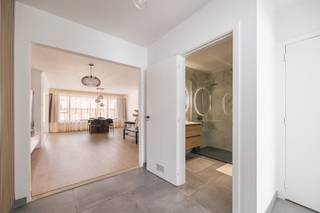 BEZOEKDAG ZONDAG 21 DECEMBER - AFSPRAAK VIA WEBSITEDit instapklare appartement in Deurne-Zuid combineert ruimte, licht en een uitstekende ligging...