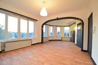 Instapklare studio (40 m²) in Berchem (2018 Antwerpen). <br /><br />De studio bestaat uit een leefruimte met veel lichtinval door de grote raampartijen en aanpalende een kitchenette en een badkamer met lavabo, douche en toilet. <br /><br />De studio is gelegen op de bovenste verdieping met uitzicht op domein Hertoghe en vlakbij het Vogelzang- en Nachtengalenpark en dit dichtbij openbaar vervoer, winkels en de ring om Antwerpen. <br /><br />Huur: € 650,-/maand<br />Kosten: € 200,-/maand (water, verwarming, gemeenschappelijke kosten)<br /><br />Indien u meer informatie wenst of een plaatsbezoek wenst, verneem ik dit graag op 014 71 50 08 of info@vastgoedpicavet.be <br />