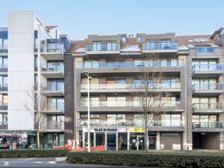 Deze ruime garagebox bevindt zich op verdieping -1 van de residentie Novus Portus te Nieuwpoort-Bad.<br />De garage is voorzien van een lichtpunt en een stopcontact<br /><br />De afmetingen zijn als volgt:<br /><br /><u><strong>Afmetingen poort:</strong></u>
<ul>
	<li>Hoogte: 2,05m</li>
	<li>Breedte: 2,26m</li>
</ul>
<u><strong>Afmetingen binnen:</strong></u>

<ul>
	<li>Hoogte: 2,58m</li>
	<li>Breedte: 2,71m </li>
	<li>Diepte: 6,10m</li>
</ul>