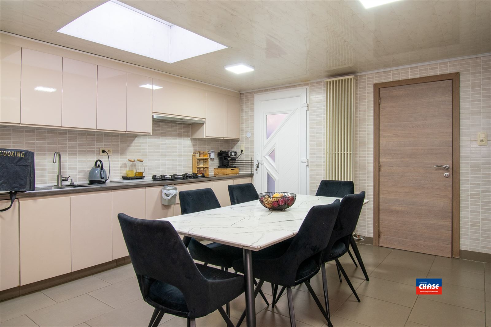 Charming townhouse with four bedrooms and two bathrooms - photo 5