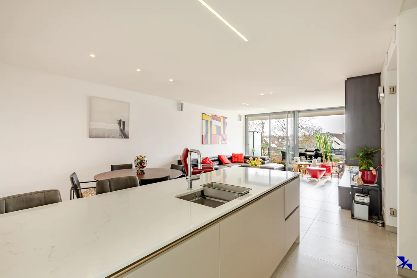 Stijlvol appartement met zicht op het water en binnenzwembad - foto 5