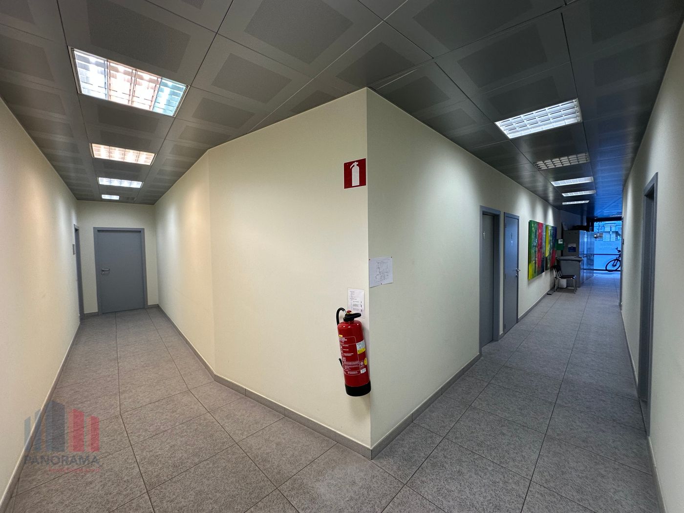 Ruim en instapklaar handelspand te huur in hartje Kortrijk - photo 4