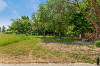 Bouwgrond te koop in hartje Boechout – 623m² voor open bebouwingUnieke kans om te bouwen op een toplocatie in het centrum van Boechout!Deze bouwgrond...