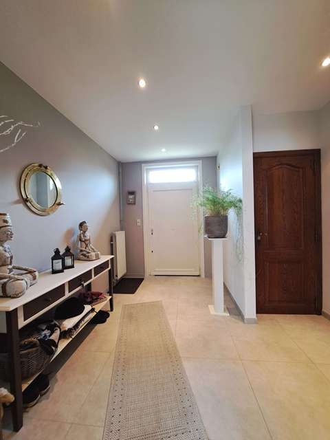 Gerenoveerde vrijstaande woning met Garage en Tuin te huur in Oedelem - photo 2