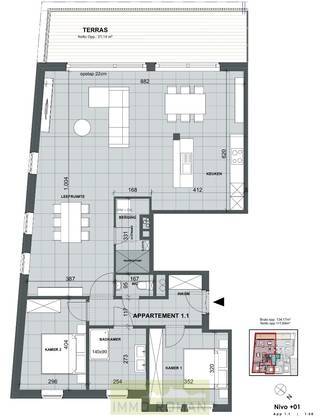 <strong>MOGELIJKHEID TOT AANKOOP ONDER 6% BTW! </strong>In de dorpskern van Anzegem zal deze gloednieuwe <strong>residentie Torrebos</strong> worden gerealiseerd! Dit appartement situeert zich op de eerste verdieping van het nieuwbouwproject Torrebos in de <strong>dorpskern van Anzegem</strong>, dat in zijn totaliteit <strong>7 stijlvolle appartementen </strong>omvat. Een <strong>uitstekende bereikbaarheid</strong> door zijn centrale ligging met tal van winkels, horecazaken, scholen en openbaar vervoer op wandelafstand. Bovendien is er een<strong> vlotte aansluiting</strong> naar de <strong>E17</strong> en omliggende steden zoals Waregem, Kortrijk en Oudenaarde.<br /><br />De<strong> indeling</strong> van het appartement gaat als volgt: inkomhal, praktische berging, apart gastentoilet, badkamer, <strong>2 slaapkamers</strong>, woon- en leefruimte met keuken en een<strong> terras aan de achterzijde</strong> van de residentie! <br /><br />Ontdek snel <strong>alle troeven</strong> die dit project te bieden geeft zoals ruime terrassen, gelijkvloerse garages, 2 volwaardige slaapkamers, bewoonbare oppervlaktes van +100 m²... Optioneel worden er garageboxen en staanplaatsen aangeboden. <br /><br /><strong>Bovendien wordt er bij de eerste 2 verkochte appartementen, een gratis bijkomende staanplaats t.w.v. €9000 (excl. kosten) aangeboden</strong>! <br />Meer informatie? Contacteer Matthias Roman: 0485 53 17 16