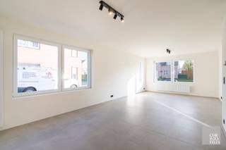 INDELINGBij het binnenkomen komt u in de inkomhal met gastentoilet. De ruime woonkamer geniet van veel natuurlijk licht dankzij de grote raampartijen...