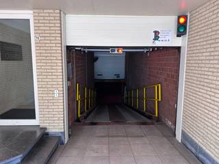 Emplacement à vendre situé sur l'avenue Paul Parmentier, dans le centre de Knokke. Situé au niveau -1 et accessible par un pont routier...