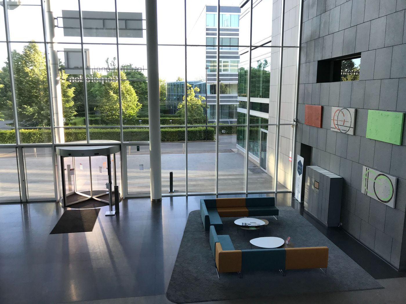 1,203 m² high-tech office with unique visibility along the A201 - photo 4