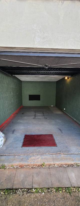 Mooi box in gesloten gebied..lengte 5m80<br />Breed 3m hoogte 2m20 met electreciteit