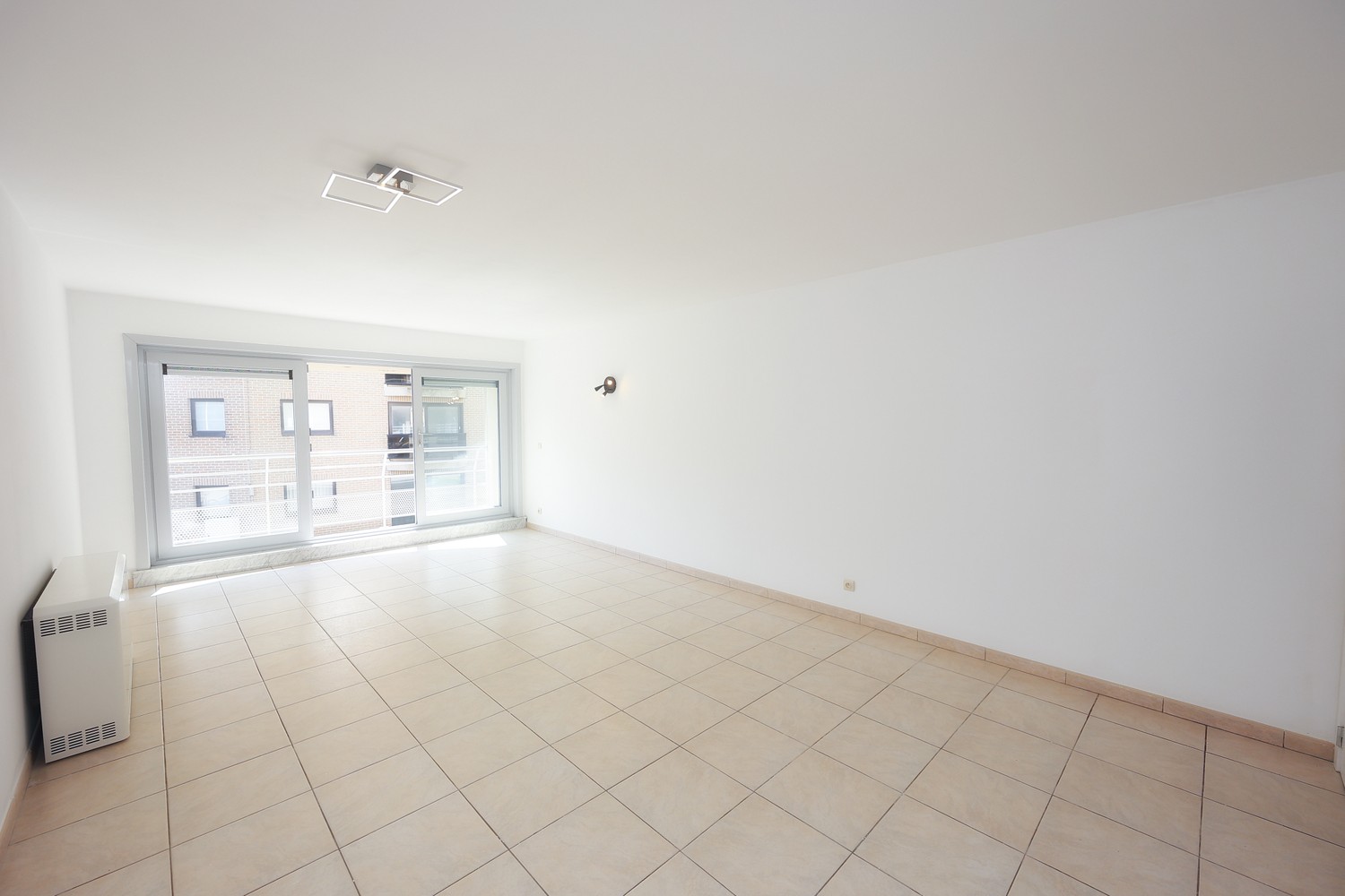 Appartement met 2 slaapkamers en terras nabij de Zeedijk! - foto 2