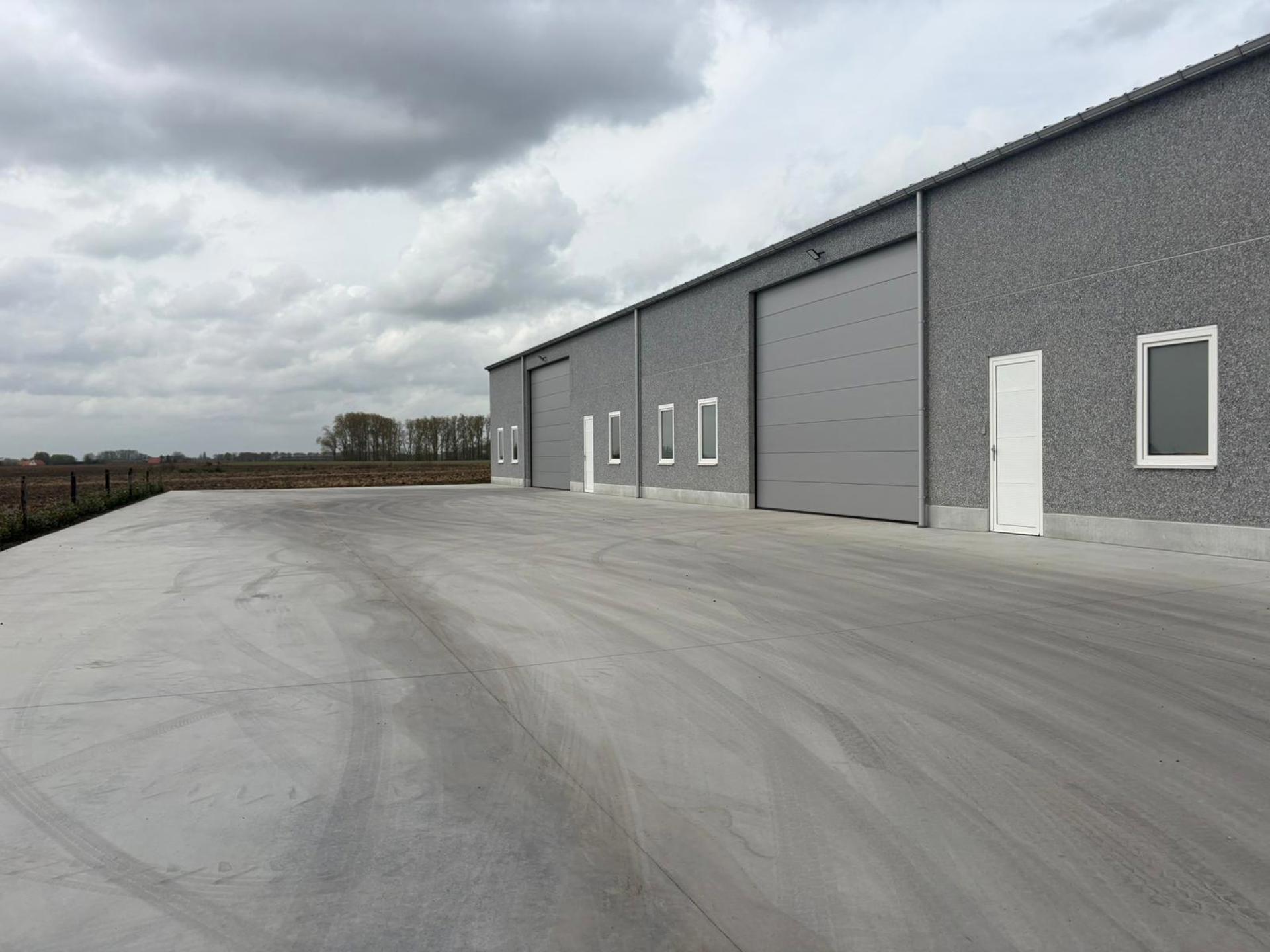 Opslagloods te huur in Torhout met een opp van 329m2! - foto 1