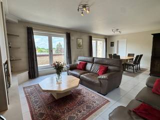 Op zoek naar een lichtrijk en instapklaar duplexappartement op een centrale locatie?Welkom in residentie Tikal. Deze verzorgde residentie bevindt...