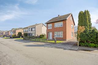 Op een rustige ligging in de straat Gemeenteheide te Geel vinden we deze te renoveren eigendom terug. Dankzij zijn centrale doch rustige ligging...