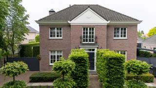 Charmante en uitzonderlijk energiezuinige villa met verwarmd zwembad, poolhouse en gastenverblijf, rustig gelegen op een perceel van 1.021 m² in...