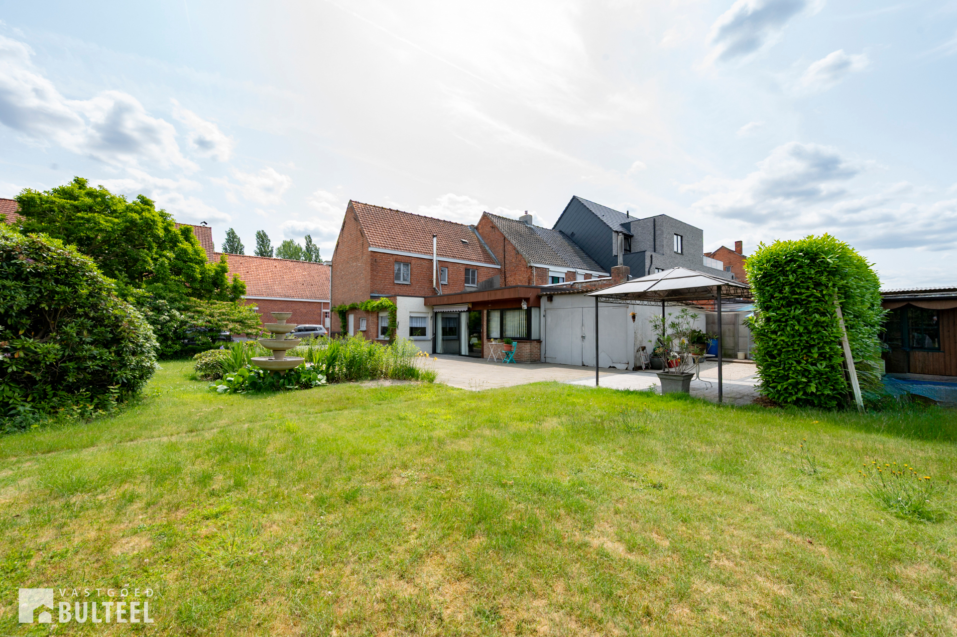 Karaktervolle woning met 5 slaapkamers op mooi perceel. - foto 2