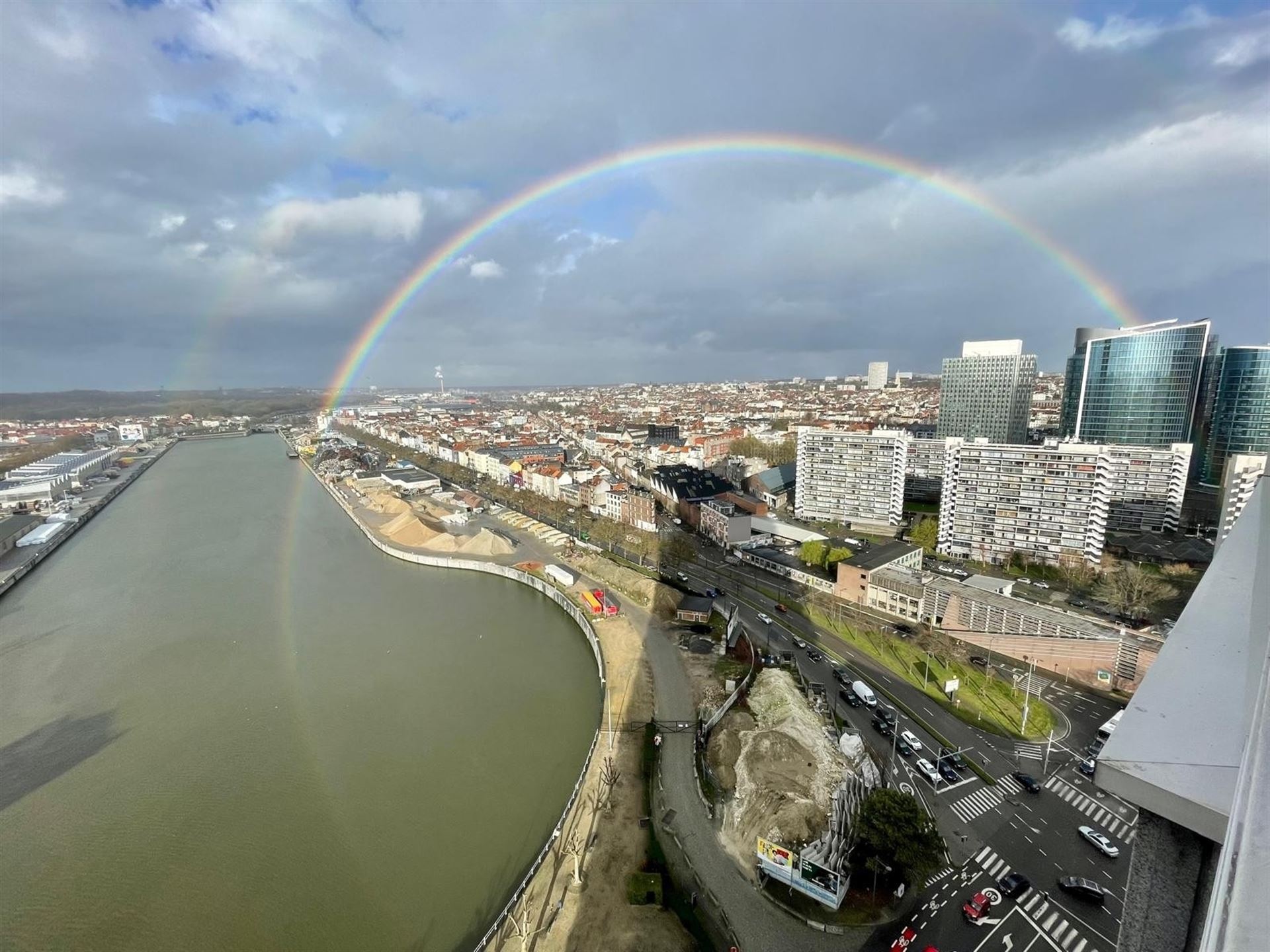 Bel appartement meublé et moderne de 2CH avec terrasse - Quai des Péniches - photo 4