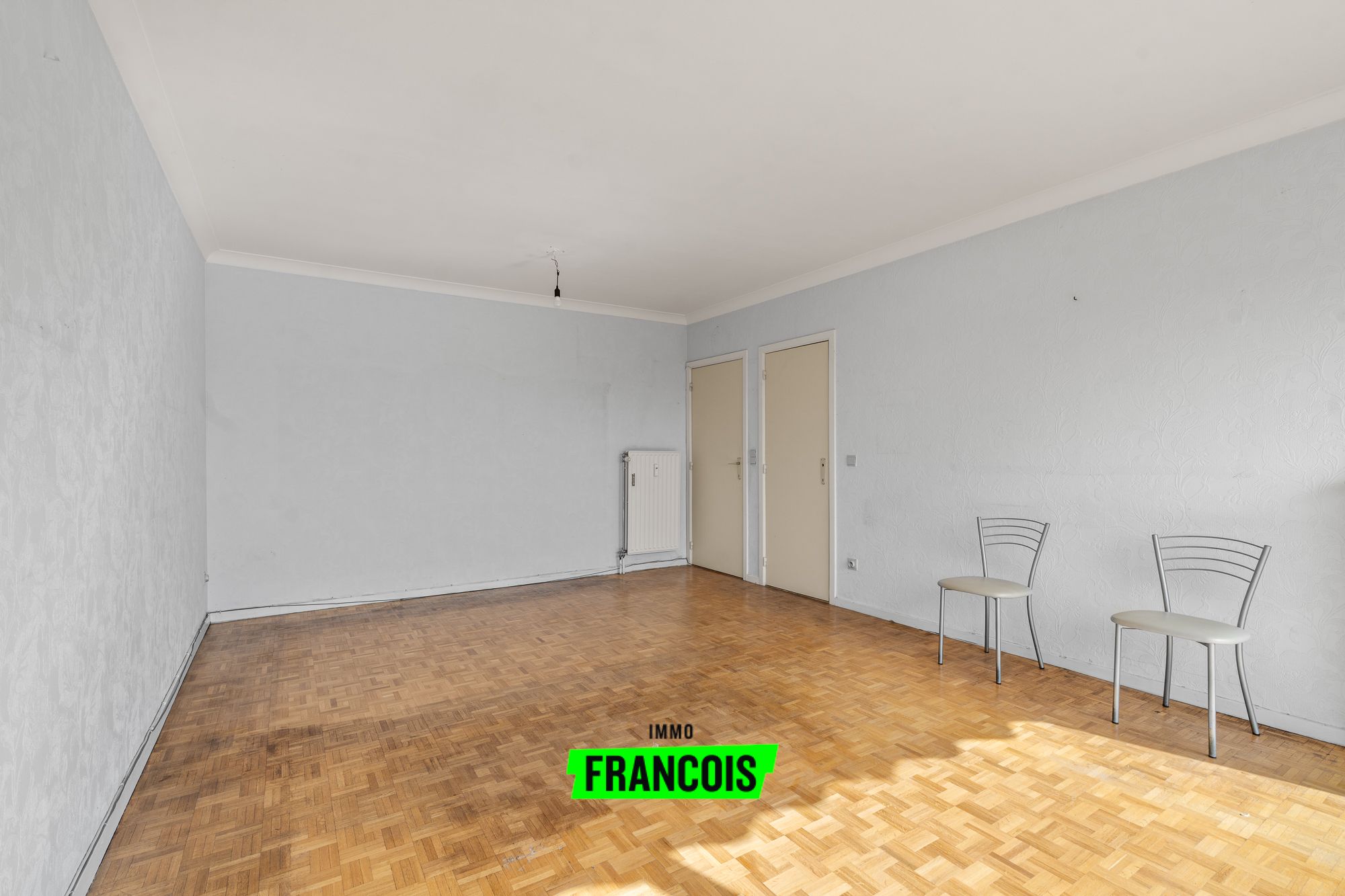 Te renoveren appartement met twee terrassen met prachtig zicht over het Leopoldpark te Oostende. - foto 3