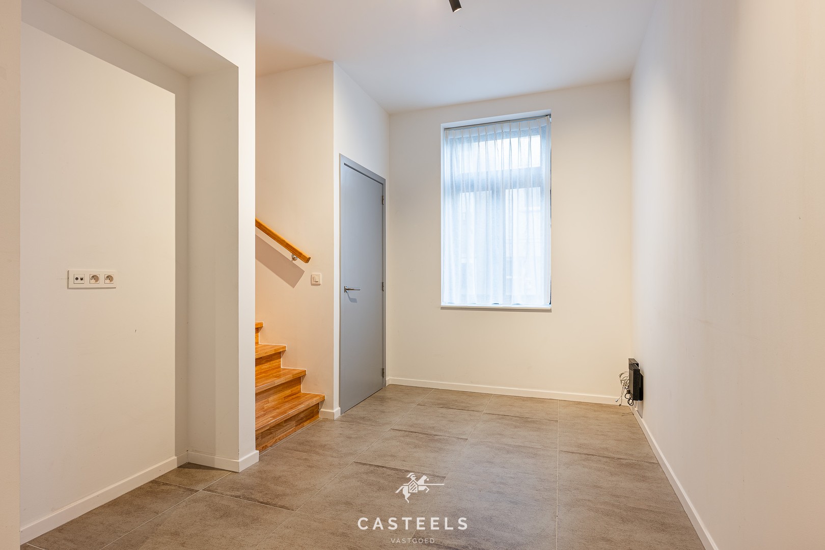 Recent gerenoveerde woning met 5 slpk, koer en terras te Gent - foto 3