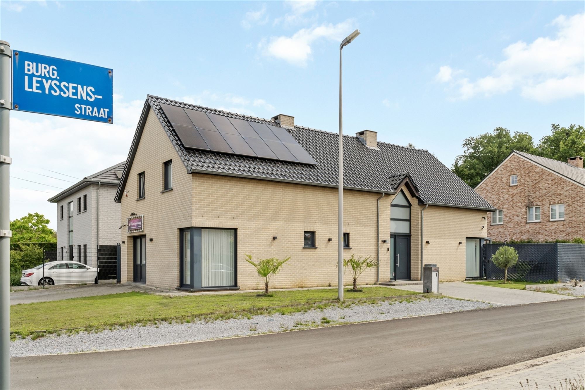 ZEER RUIME WONING MET 5 LAAPKAMERS OP RUSTIGE DOCH CENTRALE LIGGING IN KOERSEL - foto 1