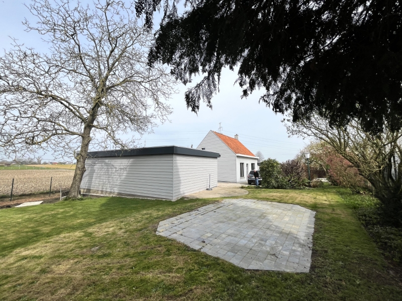 Landelijk gelegen woning met tuin en 3 garages - foto 5