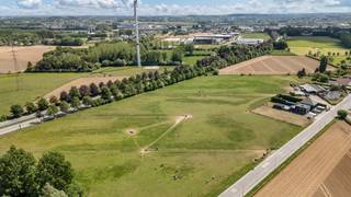 Voor meer info of een bezoek, bel 054 69 39 34 - TOPPER! - Op een unieke strategische uitvalsbasis bevindt zich deze uitzonderlijke bouwgrond...