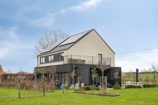 Deze prachtige nieuwbouwwoning, gelegen aan de Hondsbergstraat 21 te Herfelingen, bevindt zich op een uitzonderlijk ruim perceel van maar liefst...