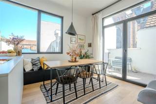 This stylish and luxuriously finished apartment, located in St. Salvator Street, offers an exceptional combination of space, comfort and...