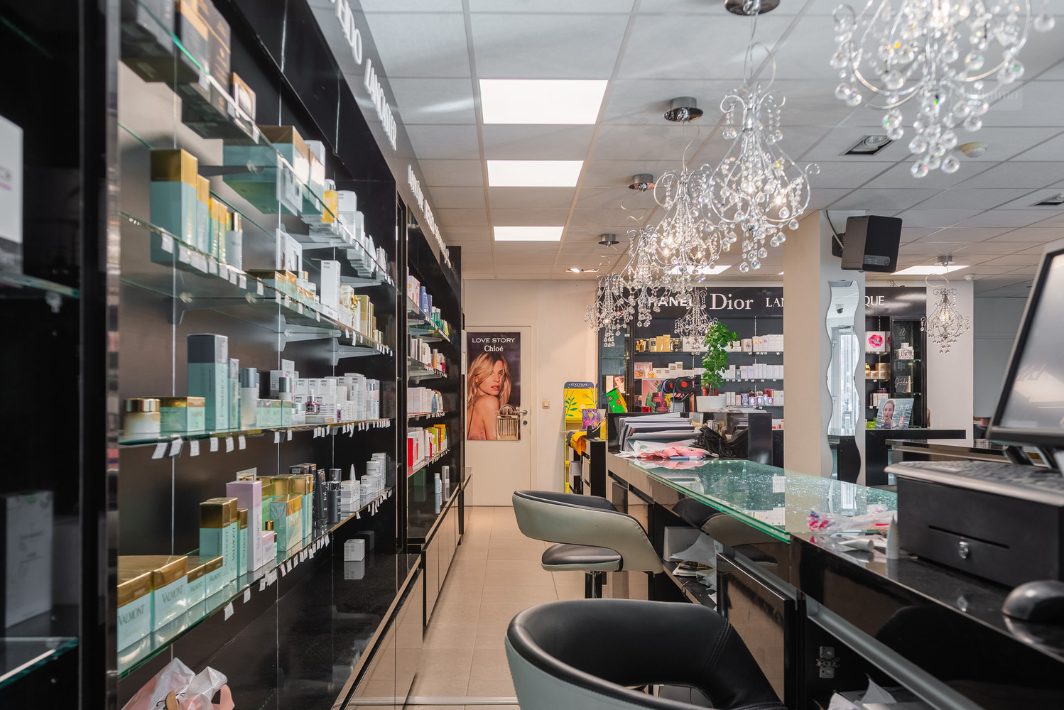 Ruim handelsgelijkvloers van 187 m² op commerciële hoekligging in Leopoldsburg - foto 5