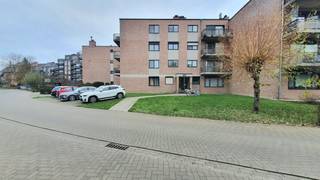 Dit appartement is gelegen op de Muggenstraat, in een rustige omgeving op wandelafstand van het centrum van Hasselt. Indeling:- Inkomhal-...