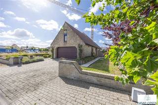 Prestigieuze villa op toplocatie in Middelkerke – Kenmerken: ruimte, licht en veel potentieel. Deze goed onderhouden villa uit 1996 bevindt zich...