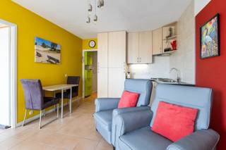 Koksijde : Ontdek dit appartement met één aparte slaapkamer, ideaal als vaste woonst, tweede verblijf of investering. Het appartement beschikt...