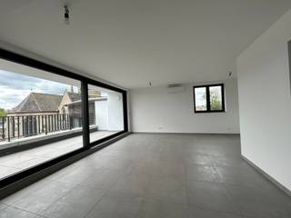 In het centrum van Handzame, pal naast de kerk, bevindt zich dit gloednieuwe woonproject met 6 moderne en energiezuinige appartementen. Dankzij...