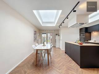 Charmante instapklare woning! Graag stellen we deze gezellige woning voor met 3 slaapkamers op strategische ligging tussen centrum Waregem &...