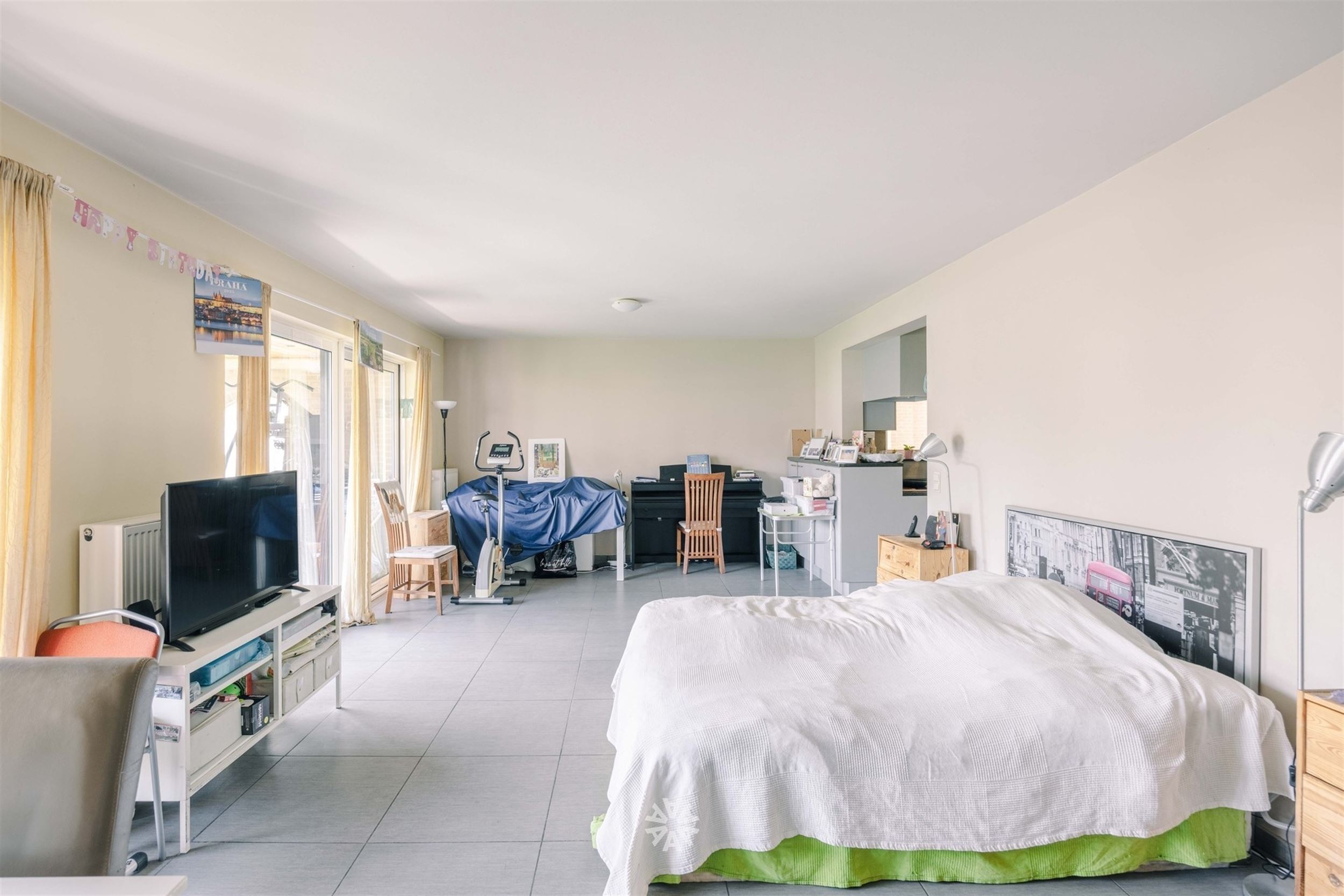 Op te frissen, lichtrijk twee slaapkamer appartement in het centrum van Merelbeke - foto 4