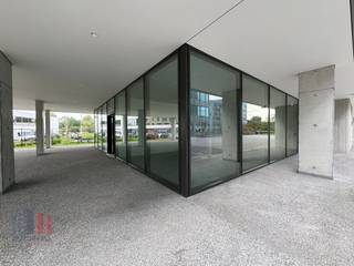 Fenomenaal gelegen kantoren met een oppervlakte van 1.000 m² (en meer) te huur aan The Loop, op amper 2 km van het knooppunt E40/E17 en nabij de R4...