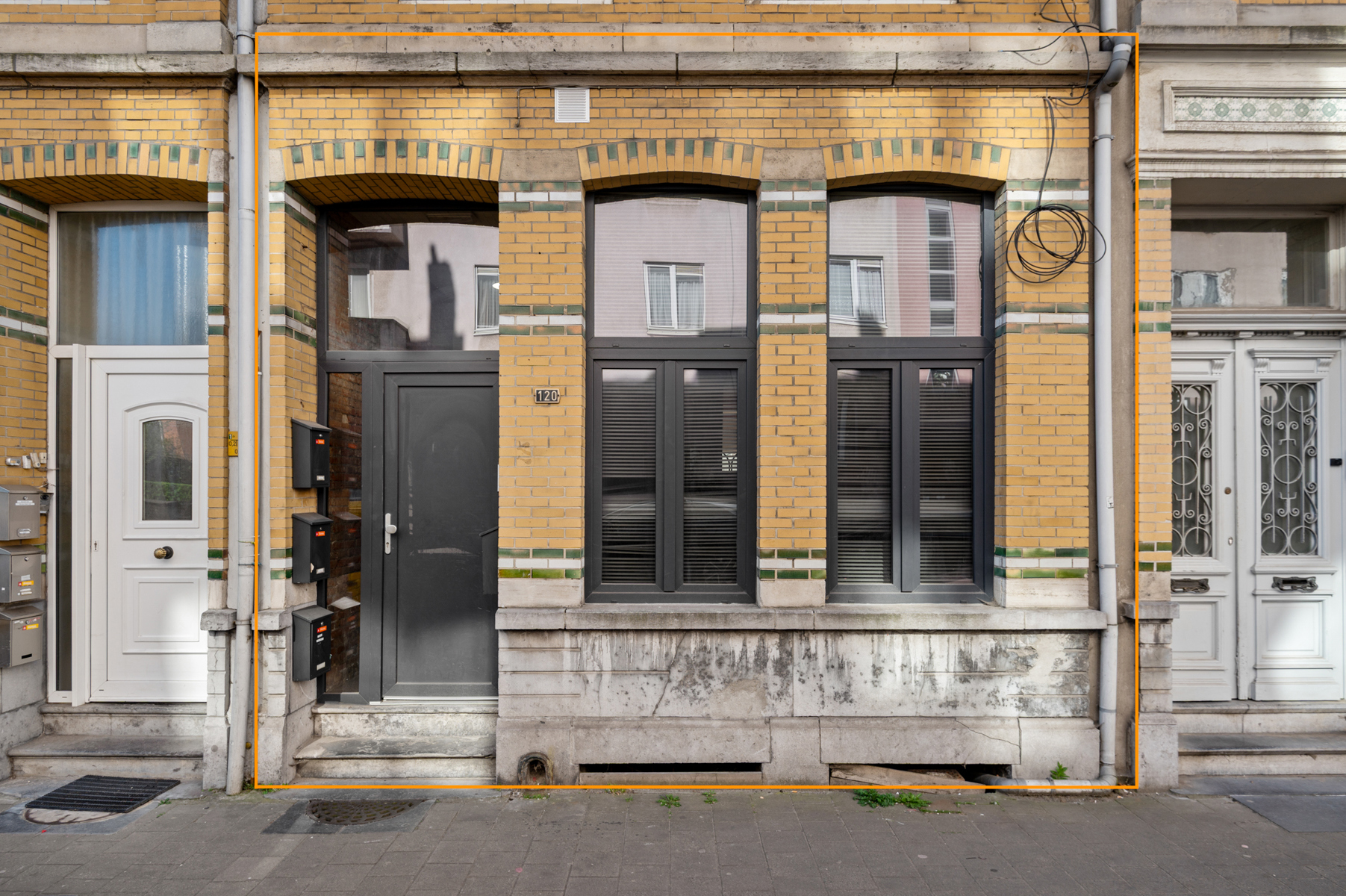 Op te frissen 1-SLK appartement op gelijkvloers met stadstuintje - foto 1