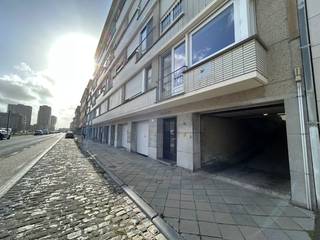 Ce garage fermé portant le numéro 32 est situé au premier étage dans la résidence Molière. Cette résidence est située à proximité de la digue...