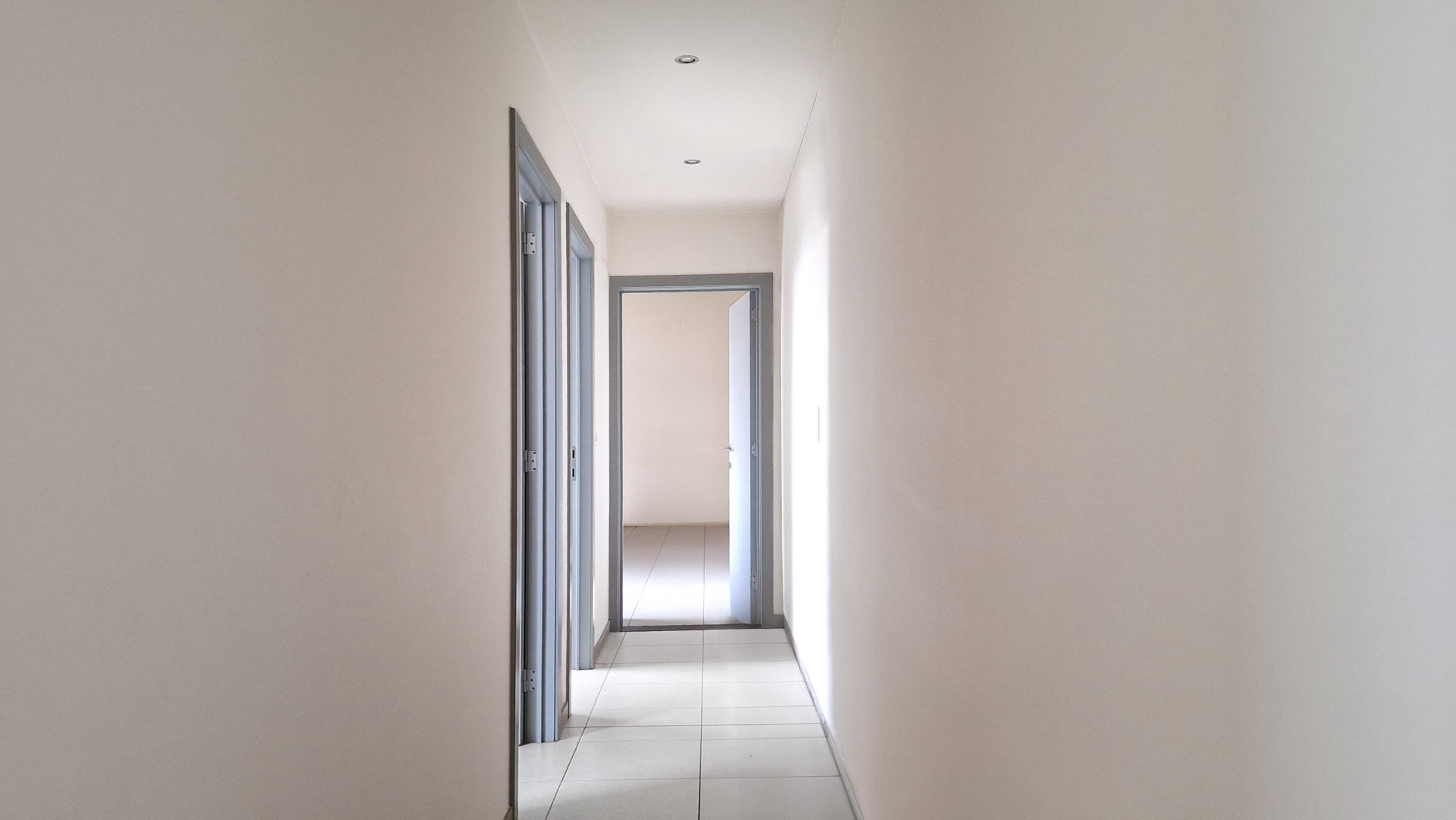 Woning met ruime garage/werkplaats - foto 5